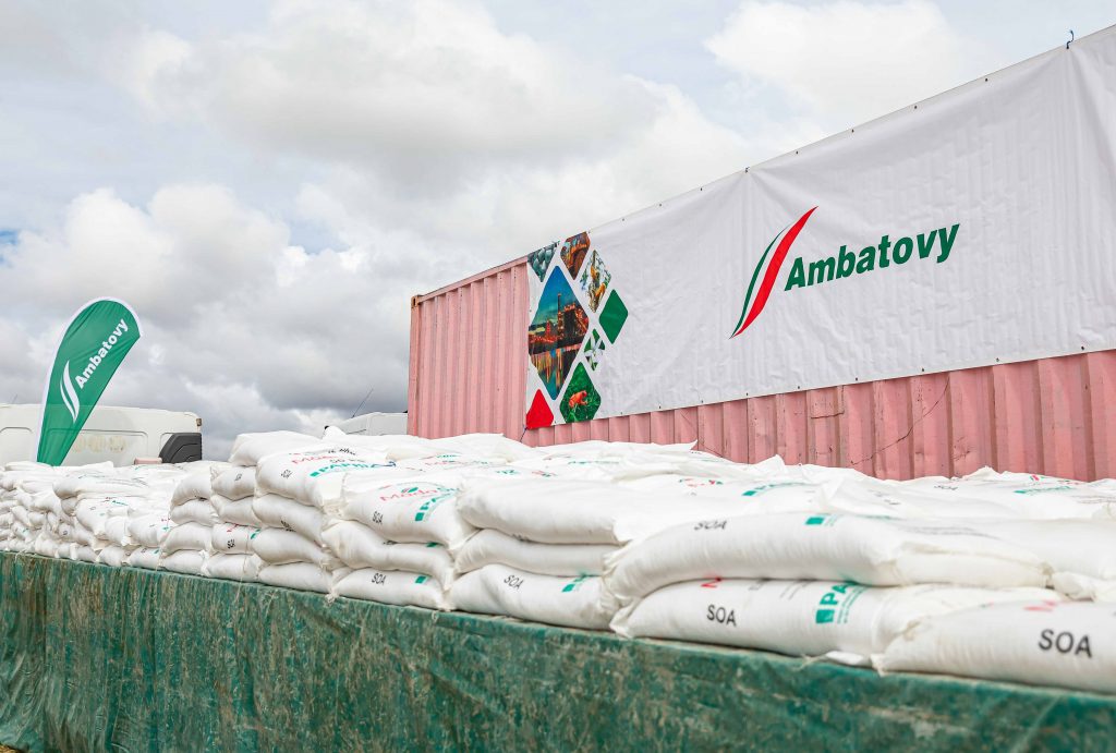 Ambatovy fait don de 500 tonnes de sulfate d’ammonium en partenariat ...